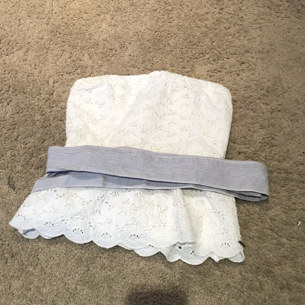 *TWO HOUR SALE* White Abercrombie shirt